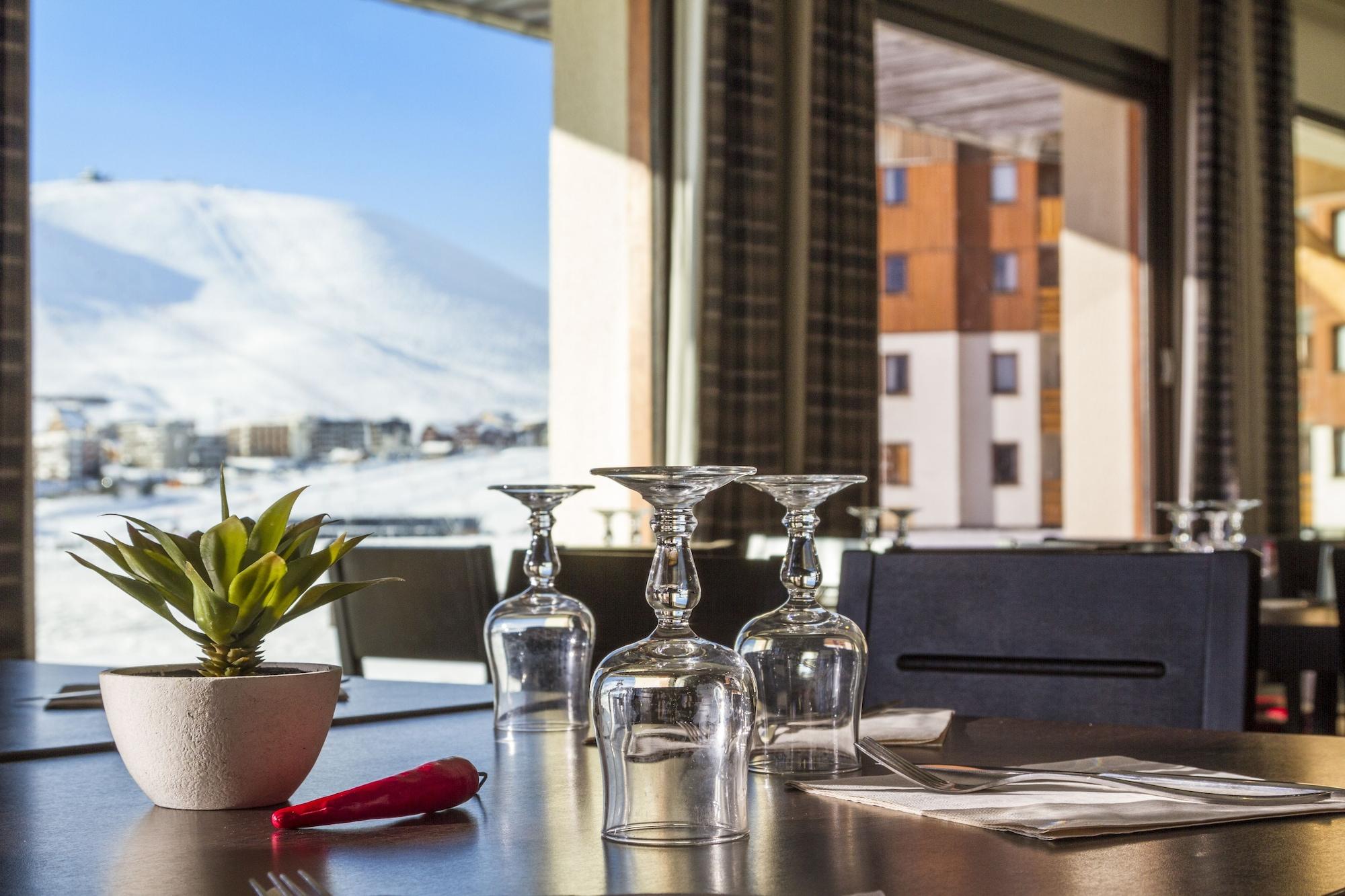 Hotel Club Mmv Les Bergers **** Alpe d'Huez Bagian luar foto